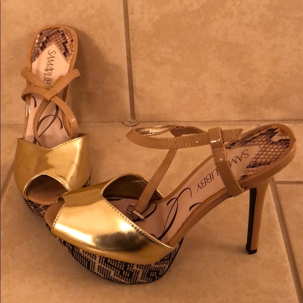 Gold and nude Sam & Libby pumps